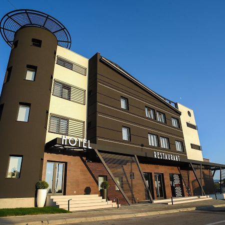 Hotel Ideo Lux Ni Buitenkant foto