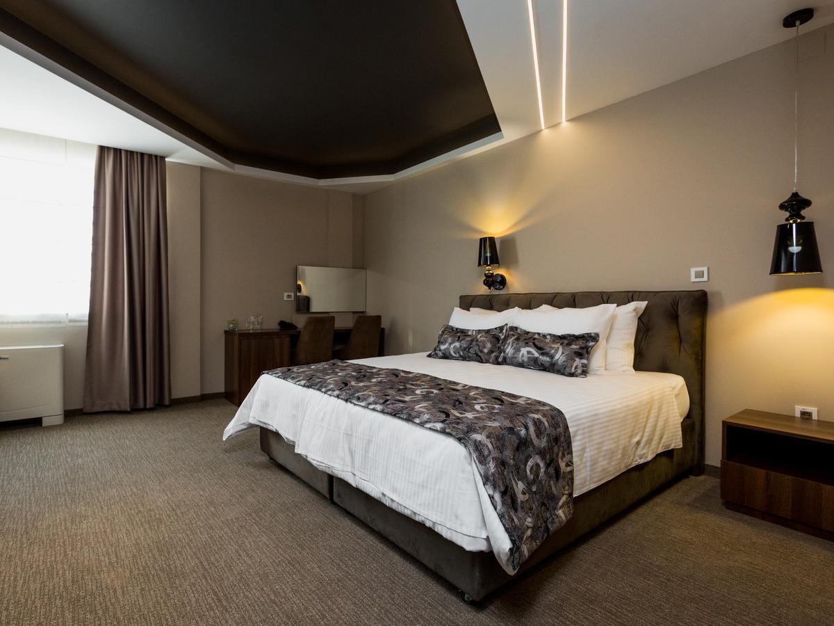 Hotel Ideo Lux Ni Buitenkant foto