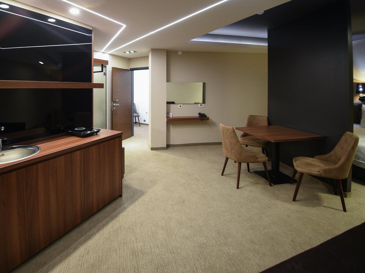 Hotel Ideo Lux Ni Buitenkant foto