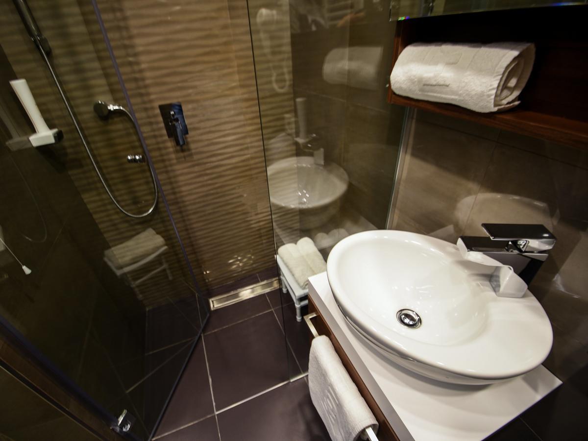 Hotel Ideo Lux Ni Buitenkant foto