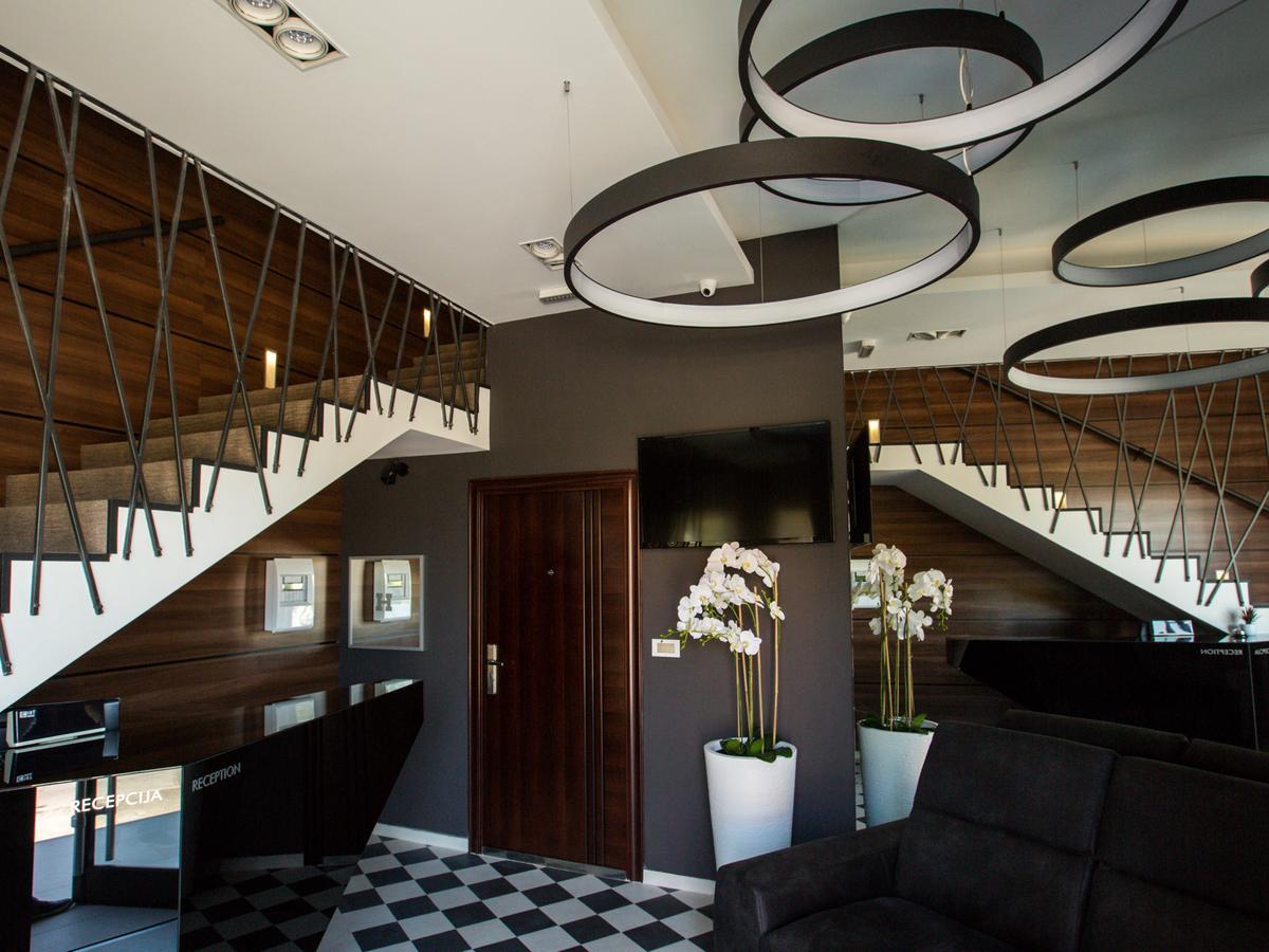 Hotel Ideo Lux Ni Buitenkant foto
