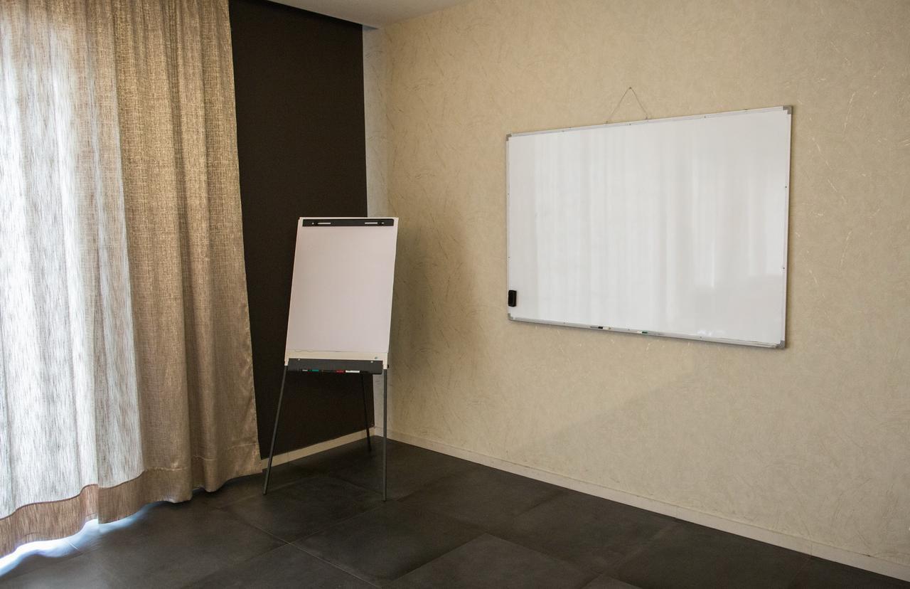 Hotel Ideo Lux Ni Buitenkant foto