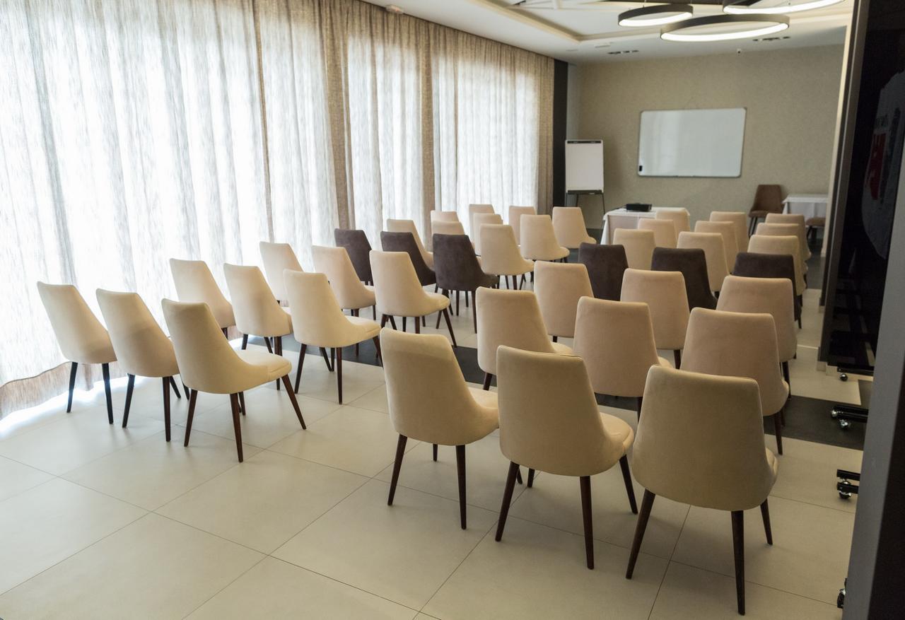 Hotel Ideo Lux Ni Buitenkant foto