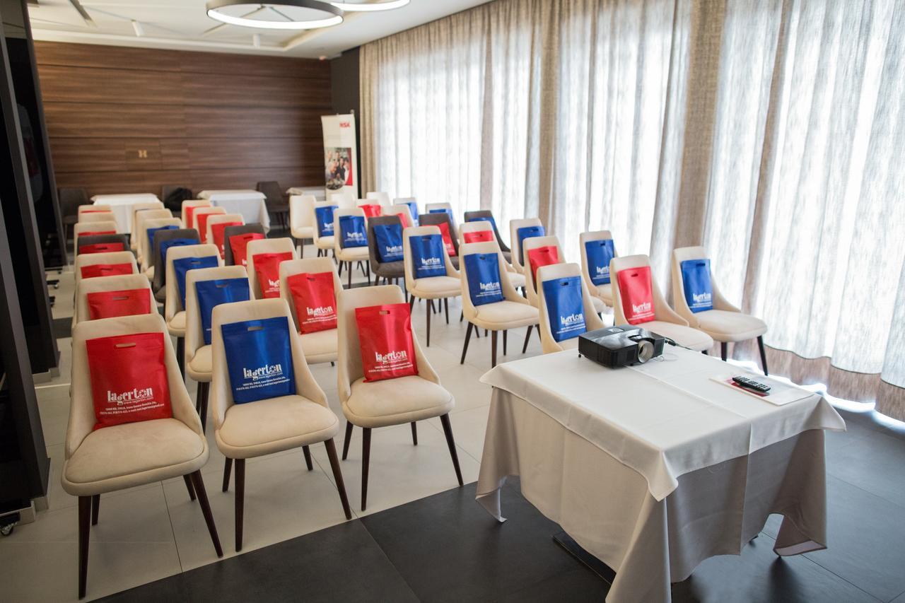 Hotel Ideo Lux Ni Buitenkant foto