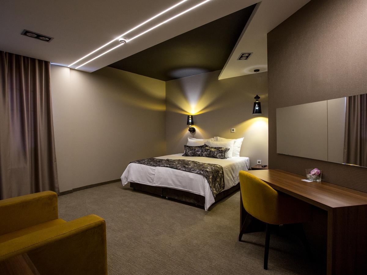 Hotel Ideo Lux Ni Buitenkant foto