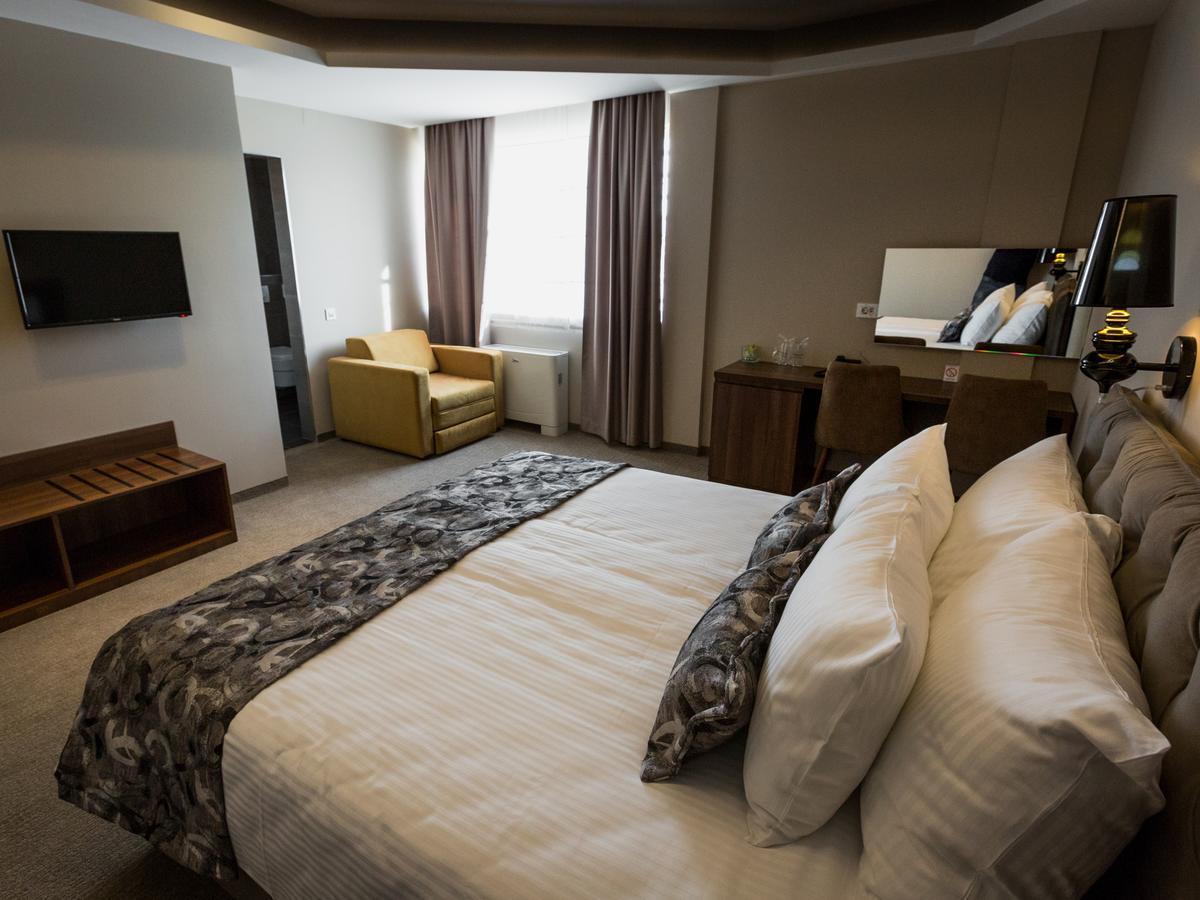 Hotel Ideo Lux Ni Buitenkant foto